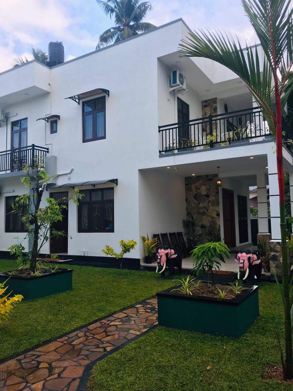 Sri White Villa Airport Boutique Hotel Katunayaka Dış mekan fotoğraf