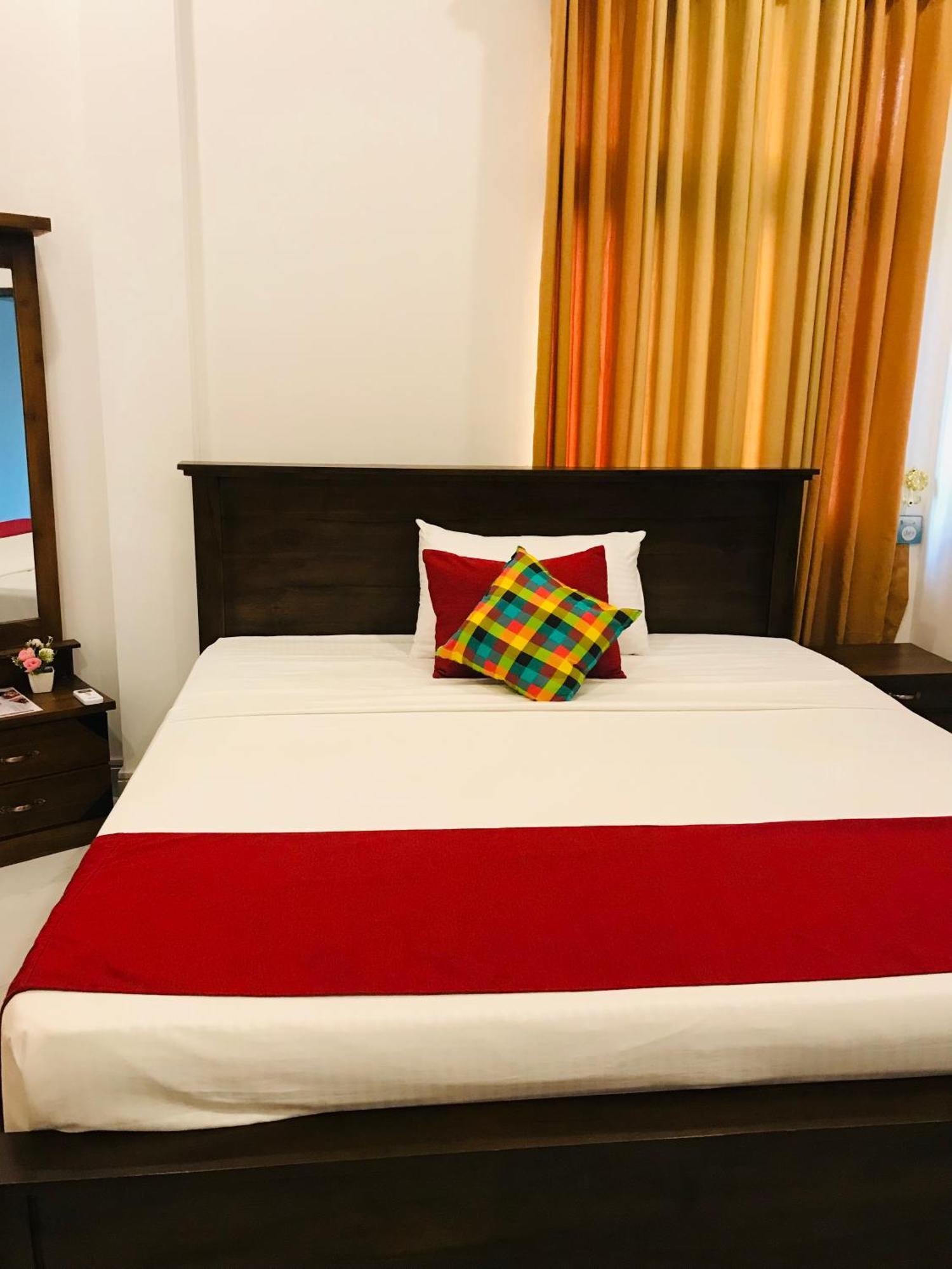Sri White Villa Airport Boutique Hotel Katunayaka Dış mekan fotoğraf