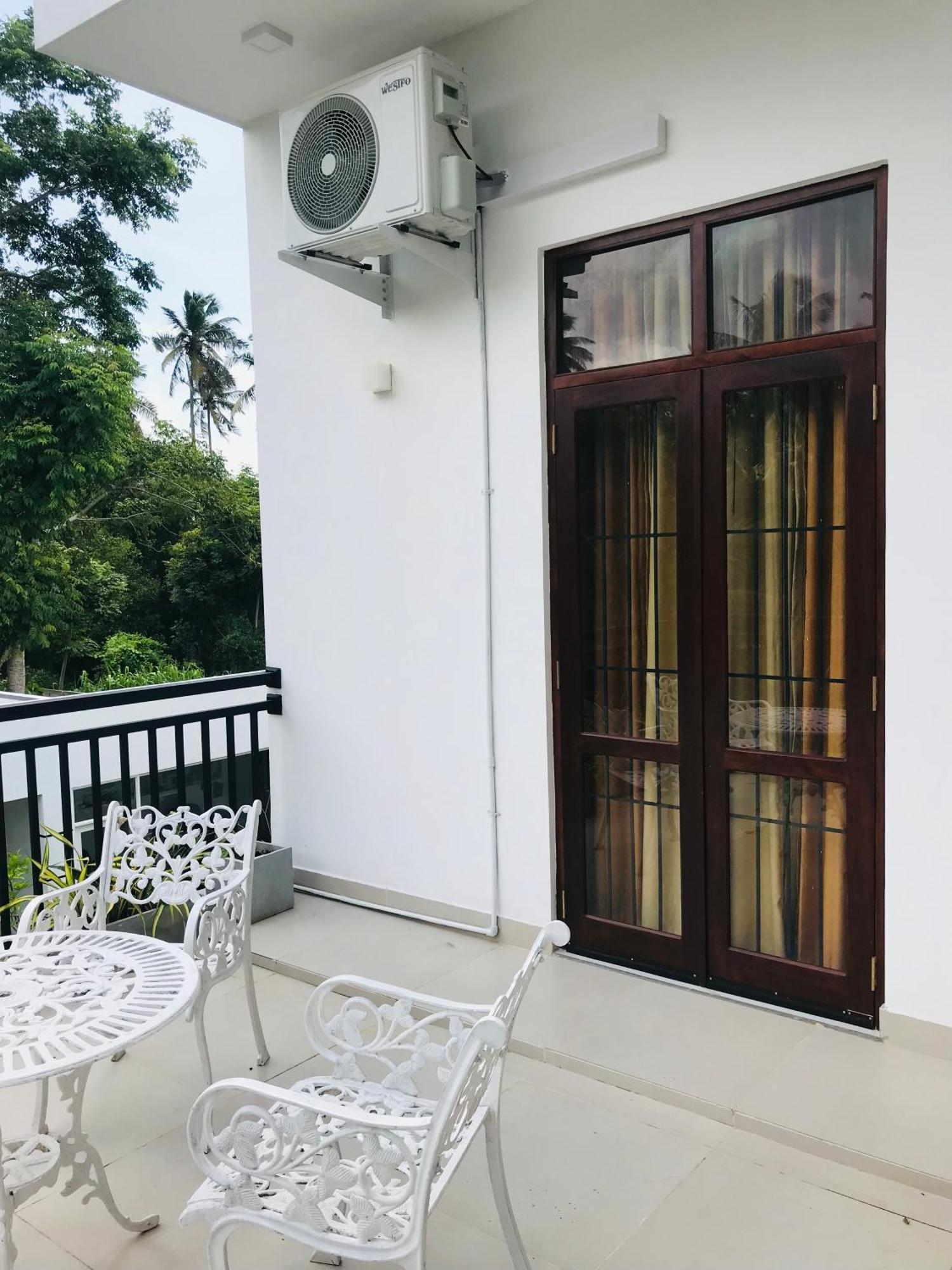 Sri White Villa Airport Boutique Hotel Katunayaka Dış mekan fotoğraf