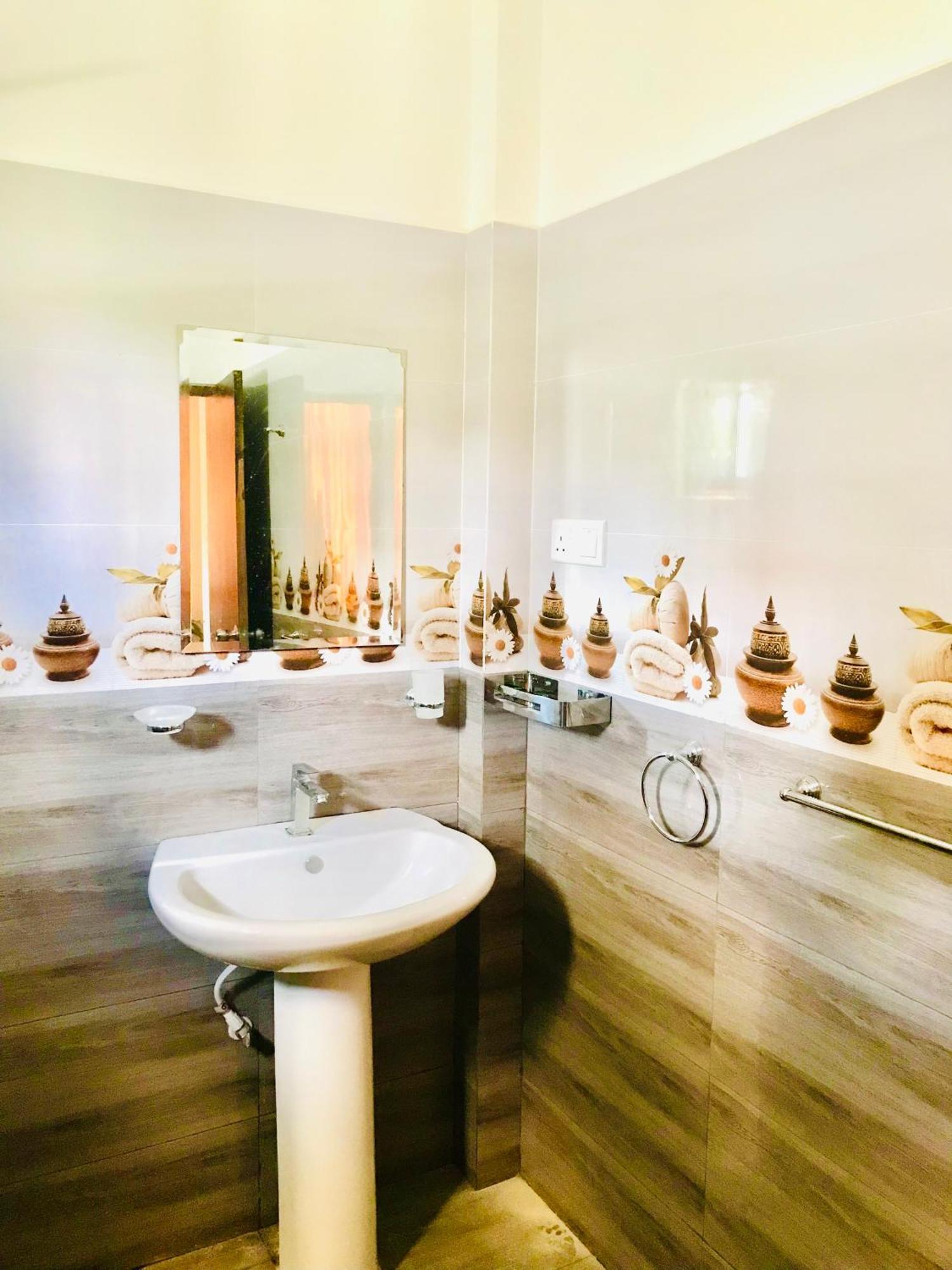 Sri White Villa Airport Boutique Hotel Katunayaka Dış mekan fotoğraf