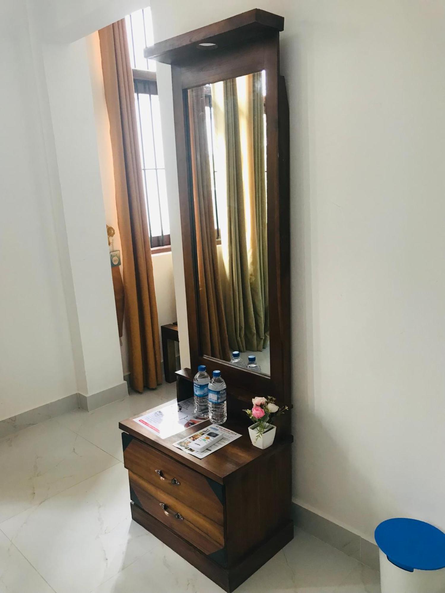 Sri White Villa Airport Boutique Hotel Katunayaka Dış mekan fotoğraf