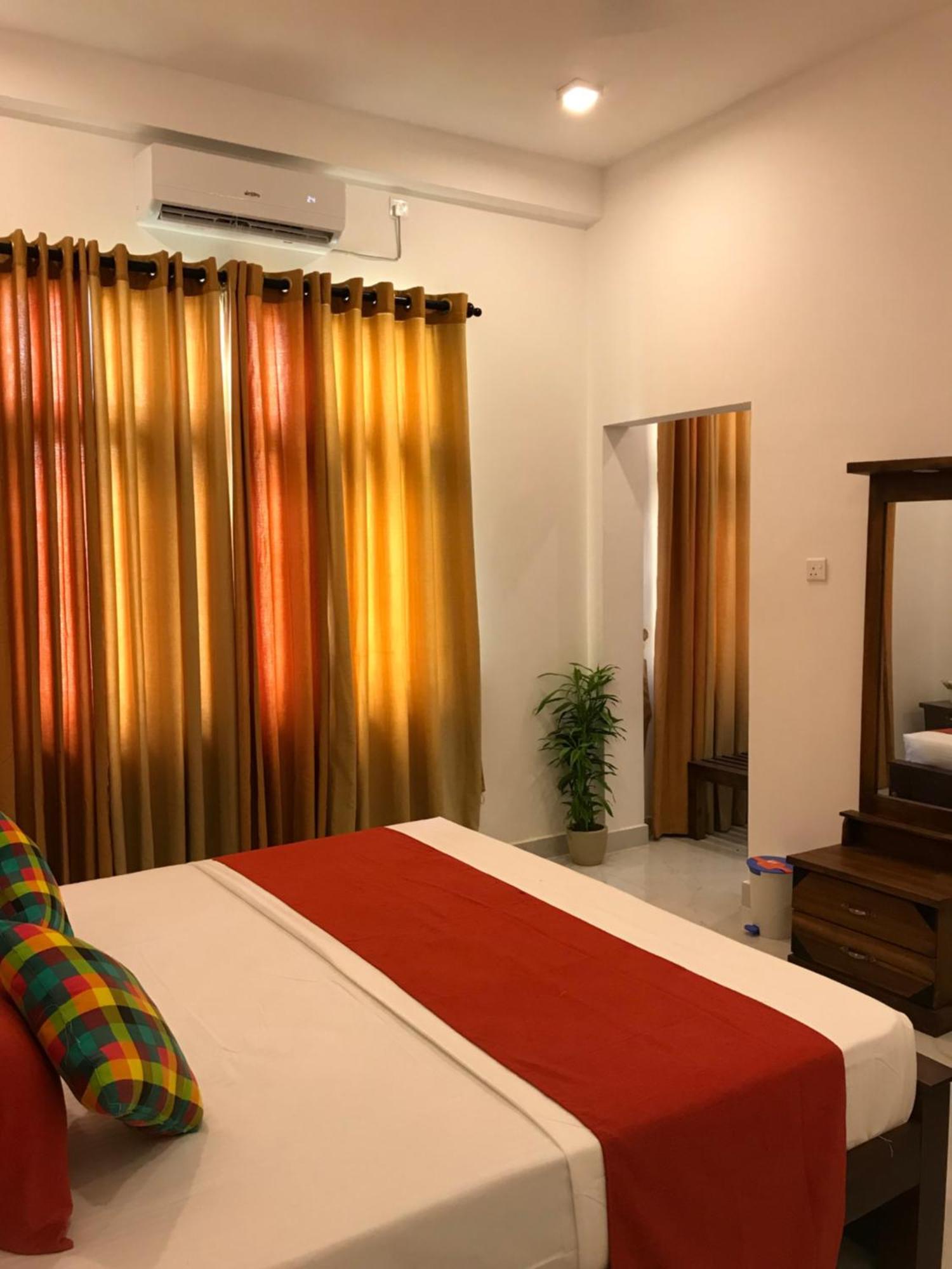 Sri White Villa Airport Boutique Hotel Katunayaka Dış mekan fotoğraf
