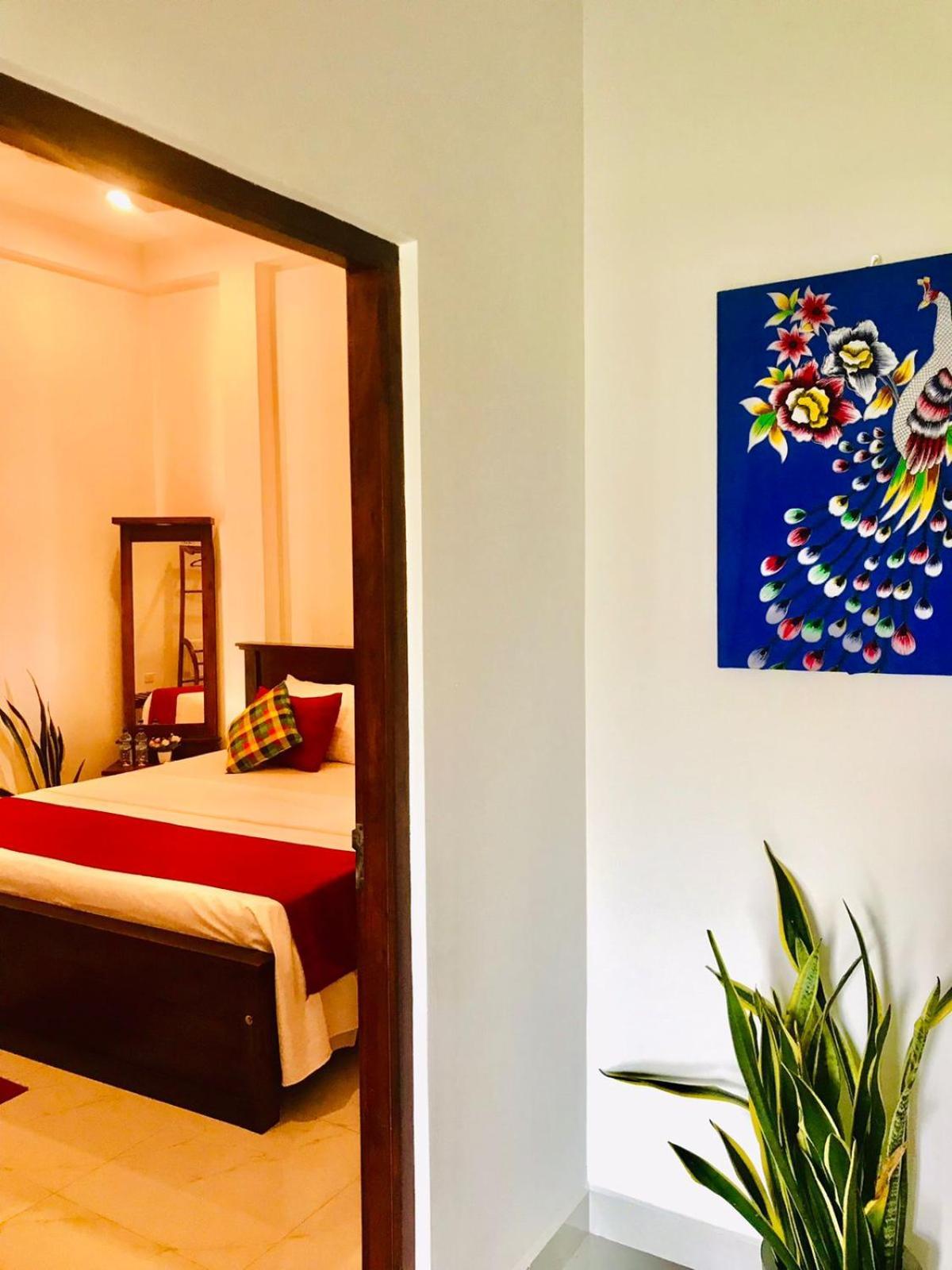 Sri White Villa Airport Boutique Hotel Katunayaka Dış mekan fotoğraf